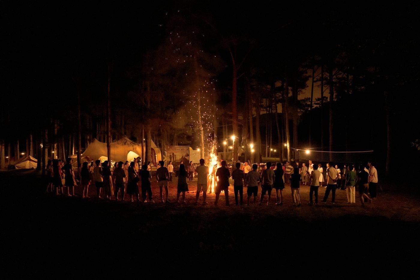 hoạt động camping trong team building đ&agrave; lạt